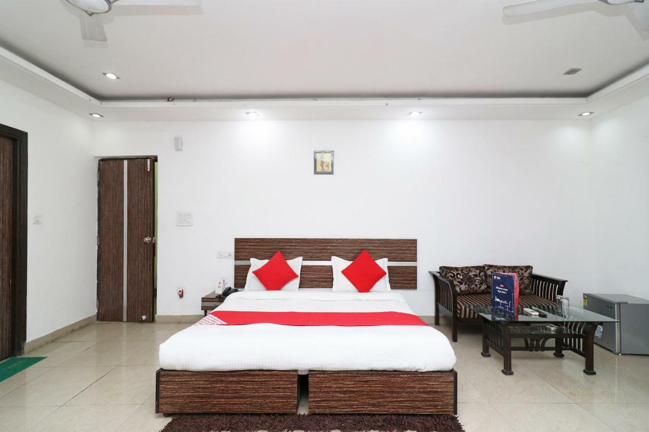 Oyo 10257 Hotel Lotus Park Gurgaon Exteriör bild