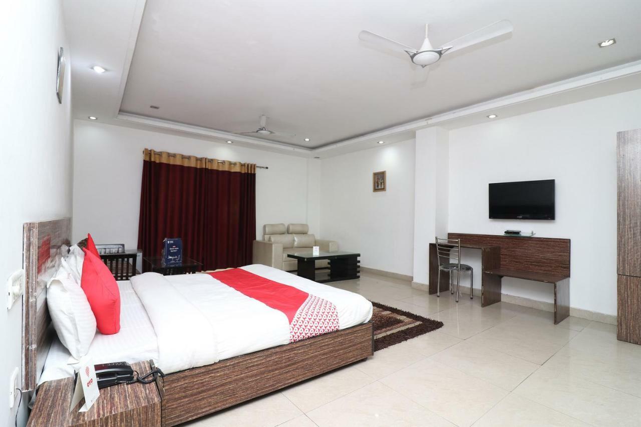 Oyo 10257 Hotel Lotus Park Gurgaon Exteriör bild