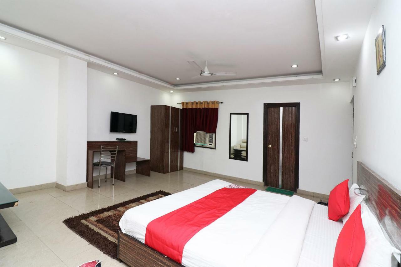 Oyo 10257 Hotel Lotus Park Gurgaon Exteriör bild