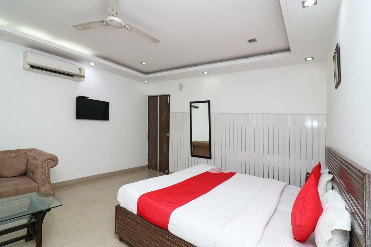 Oyo 10257 Hotel Lotus Park Gurgaon Exteriör bild
