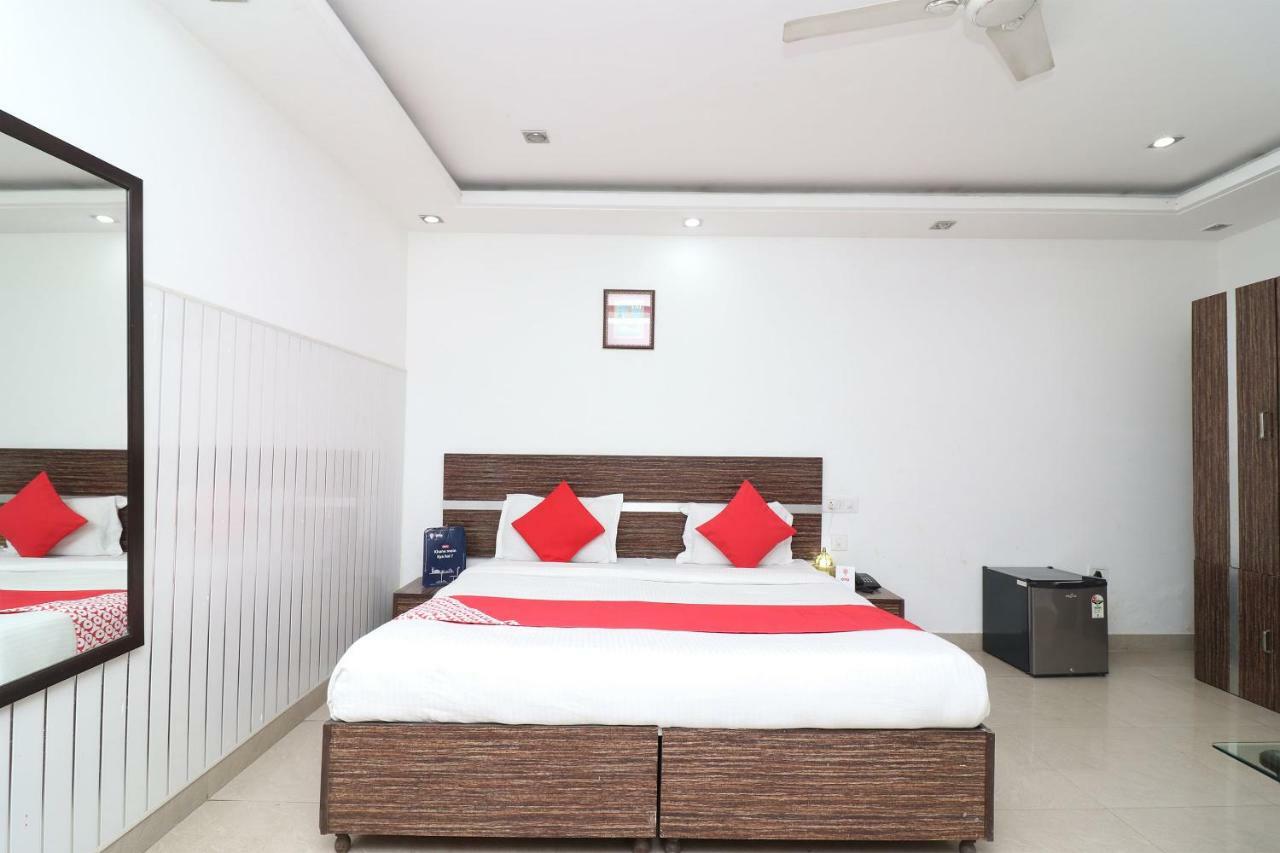 Oyo 10257 Hotel Lotus Park Gurgaon Exteriör bild